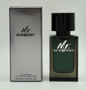 Mr. Burberry Eau de Parfum (Mr. Burberry EDP) cũng vậy, một mùi hương kiểu Gỗ - Thảo mộc – Gia vị, truyền thống và thân thuộc, mang đậm âm hưởng của một quý ông Anh quốc.